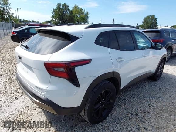 2025 Chevrolet Trax ACTIV с VIN KL77LKEP9SC210618, выставлен на аукционе IAAI как лот 43163539 с пробегом 8 293 миль миль и . История ставок и продаж доступна на DreamBid. Изображение 4.