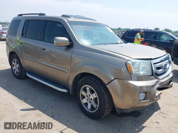 2009 Honda Pilot Touring with VIN 5FNYF38809B004142, listed as a IAAI auction lot 42337103 with 152,874 mi miles and . Bid and sale history available at DreamBid. Image 1.