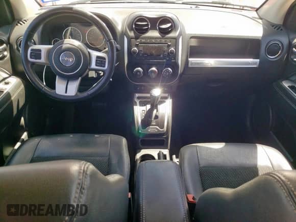 2016 Jeep Compass Latitude z VIN 1C4NJCEB5GD582565, wystawiony jako Copart lot #56699155 z przebiegiem 77 749 mil mil oraz Szkoda całkowita • Salvage title. Historia ofert i sprzedaży dostępna na DreamBid. Obrazek 8.
