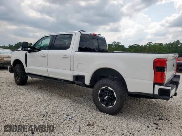 2025 Ford F-250 XL with VIN 1FT8W2BN5SEC04594, listed as a Copart auction lot 70375855 with 5,386 mi miles and Salvage title. Bid and sale history available at DreamBid. Image 2.