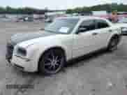 2005 Chrysler 300 300 z VIN 2C3JA43R05H645225, wystawiony jako IAAI lot #42354847 z przebiegiem 234 481 mil mil oraz . Historia ofert i sprzedaży dostępna na DreamBid. Obrazek 17.
