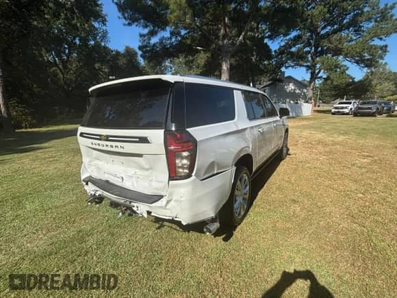 2023 Chevrolet Suburban High Country z VIN 1GNSKGKL4PR173763, wystawiony jako Copart lot #85697485 z przebiegiem 24 229 mil mil oraz Czysty tytuł • Clean title. Historia ofert i sprzedaży dostępna na DreamBid. Obrazek 4.