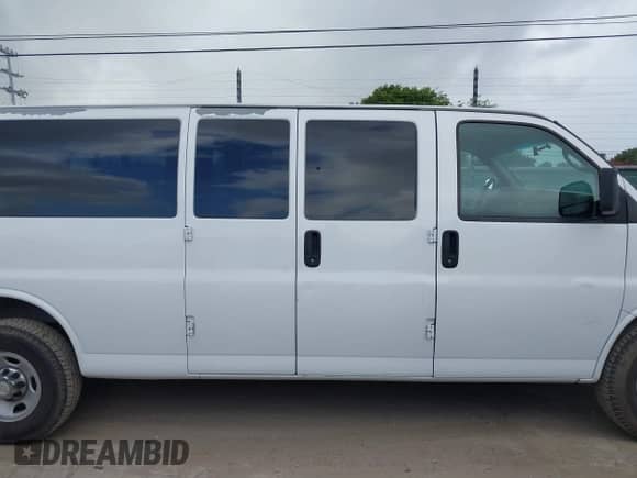 2011 Chevrolet Express Passenger 1LT с VIN 1GAZG1FG5B1149331, выставлен на аукционе IAAI как лот 42550417 с пробегом 132 390 миль миль и . История ставок и продаж доступна на DreamBid. Изображение 13.