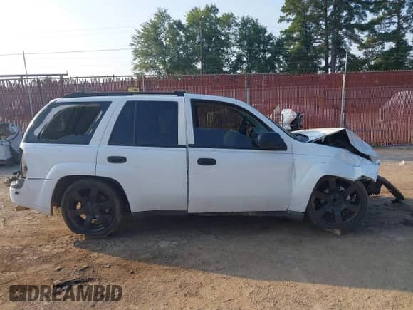 2005 Chevrolet TrailBlazer LS с VIN 1GNDS13S152176718, выставлен на аукционе IAAI как лот 43238935 с пробегом 240 330 миль миль и . История ставок и продаж доступна на DreamBid. Изображение 14.