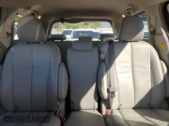 2011 Toyota Sienna XLE AAS with VIN 5TDYK3DC3BS063421, listed as a Copart auction lot 86600325 with 171,231 mi miles and Clean title. Bid and sale history available at DreamBid. Image 10.