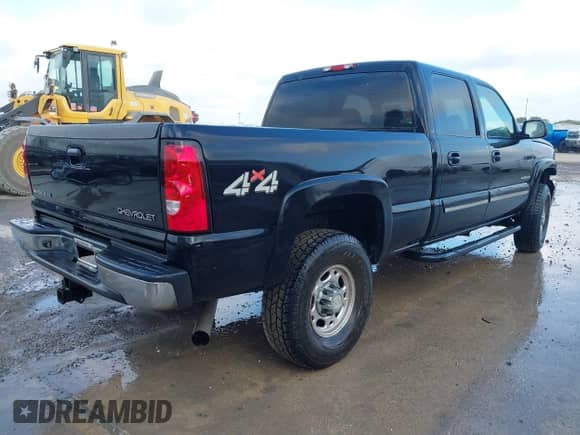 2003 Chevrolet Silverado 2500HD LS z VIN 1GCHK23U93F155736, wystawiony jako IAAI lot #42825912 z przebiegiem 195 691 mil mil oraz . Historia ofert i sprzedaży dostępna na DreamBid. Obrazek 4.