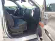 2018 GMC Sierra 1500 SLT z VIN 3GTU1NER7JG105439, wystawiony jako IAAI lot #42464862 z przebiegiem 167 209 mil mil oraz . Historia ofert i sprzedaży dostępna na DreamBid. Obrazek 5.