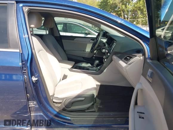 2018 Hyundai Sonata SE with VIN 5NPE24AF7JH665136, listed as a IAAI auction lot 43361348 with 58,797 mi miles and . Bid and sale history available at DreamBid. Image 5.