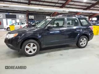 2013 Subaru Forester X z VIN JF2SHABC7DH444063, wystawiony jako Copart lot #86663325 z przebiegiem 168 176 mil mil oraz Czysty tytuł • Clean title. Historia ofert i sprzedaży dostępna na DreamBid. Obrazek 1.