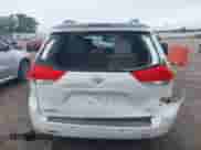 2014 Toyota Sienna XLE с VIN 5TDYK3DC2ES435898, выставлен на аукционе IAAI как лот 43253185 с пробегом 98 345 миль миль и . История ставок и продаж доступна на DreamBid. Изображение 16.
