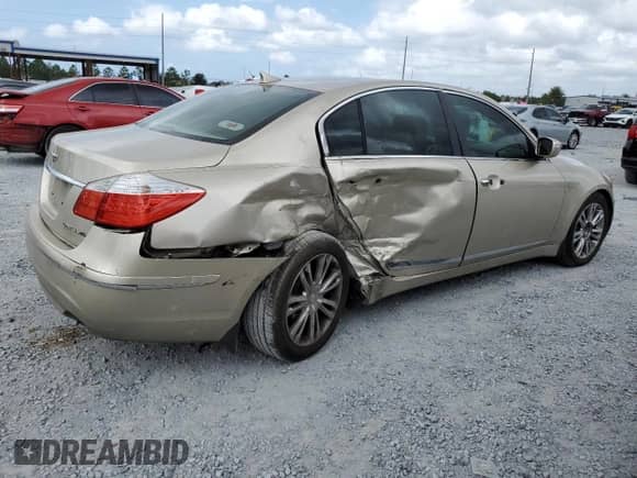 2010 Hyundai Genesis с VIN KMHGC4DF9AU092565, выставлен на аукционе Copart как лот 81996465 с пробегом 162 310 миль миль и Списание • Salvage title. История ставок и продаж доступна на DreamBid. Изображение 3.