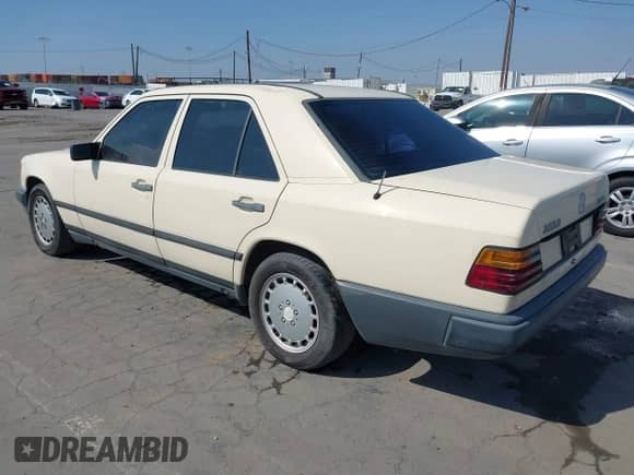 1987 Mercedes-Benz 300 с VIN WDBEB33D6HA436596, выставлен на аукционе IAAI как лот 43395838 с пробегом 258 567 миль миль и . История ставок и продаж доступна на DreamBid. Изображение 3.