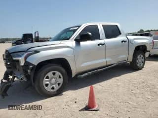 2023 Toyota Tundra SR с VIN 5TFKB5DB4PX127332, выставлен на аукционе Copart как лот 60203214 с пробегом 38 583 миль миль и Списание • Salvage title. История ставок и продаж доступна на DreamBid. Изображение 1.