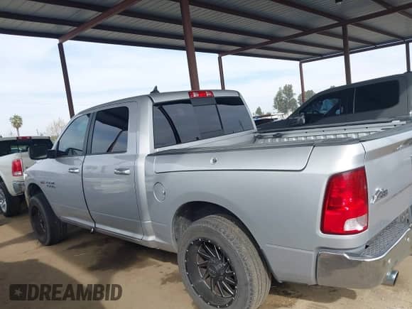 2017 Ram 1500 Big Horn z VIN 1C6RR6LT3HS582981, wystawiony jako IAAI lot #41682102 z przebiegiem 125 538 mil mil oraz . Historia ofert i sprzedaży dostępna na DreamBid. Obrazek 15.