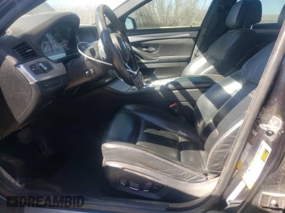 2015 BMW 5 Series 550i с VIN WBAKN9C50FD961489, выставлен на аукционе Copart как лот 46683795 с пробегом 90 235 миль миль и Списание • Salvage title. История ставок и продаж доступна на DreamBid. Изображение 7.