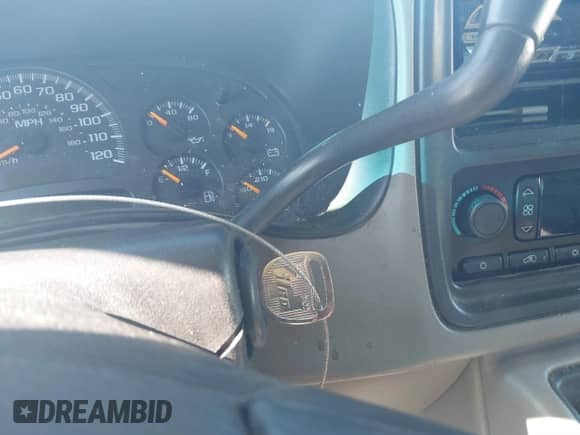 2005 Chevrolet Silverado 1500 LS z VIN 2GCEC13T851362243, wystawiony jako IAAI lot #41473828 z przebiegiem 278 628 mil mil oraz . Historia ofert i sprzedaży dostępna na DreamBid. Obrazek 11.