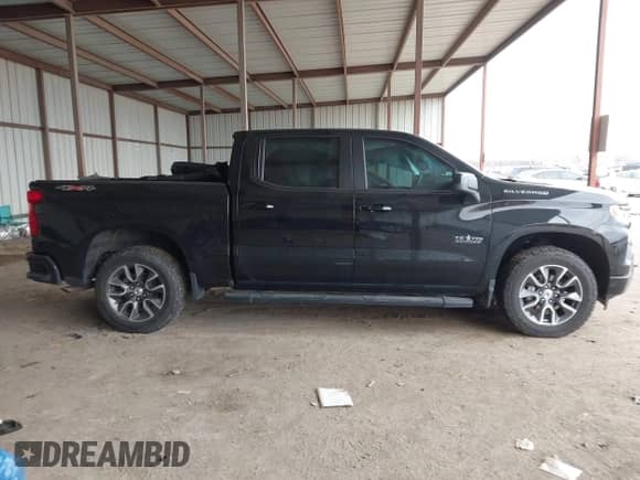 2022 Chevrolet Silverado 1500 RST z VIN 1GCUDEET0NZ644607, wystawiony jako IAAI lot #41614044 z przebiegiem 56 524 mil mil oraz . Historia ofert i sprzedaży dostępna na DreamBid. Obrazek 13.