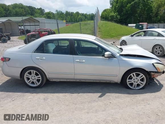 2005 Honda Accord LX с VIN 1HGCM554X5A167947, выставлен на аукционе IAAI как лот 42216786 с пробегом 232 589 миль миль и . История ставок и продаж доступна на DreamBid. Изображение 13.