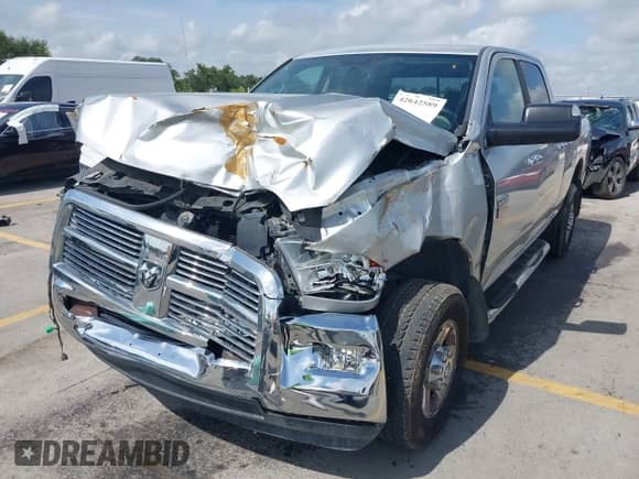 2010 Dodge 2500 SLT z VIN 3D7TT2CT9AG166493, wystawiony jako IAAI lot #42642589 z przebiegiem 108 826 mil mil oraz . Historia ofert i sprzedaży dostępna na DreamBid. Obrazek 6.