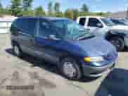 2000 Dodge Caravan SE z VIN 2B4GP45R0YR850038, wystawiony jako Copart lot #82138045 z przebiegiem 173 111 mil mil oraz Czysty tytuł • Clean title. Historia ofert i sprzedaży dostępna na DreamBid. Obrazek 4.