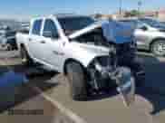 2018 Ram 1500 Tradesman z VIN 1C6RR6KM2JS225601, wystawiony jako IAAI lot #43214577 z przebiegiem 164 538 mil mil oraz . Historia ofert i sprzedaży dostępna na DreamBid. Obrazek 1.