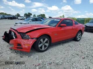 2013 Ford Mustang GT z VIN 1ZVBP8CF8D5213027, wystawiony jako Copart lot #67995815 z przebiegiem 146 985 mil mil oraz Czysty tytuł • Clean title. Historia ofert i sprzedaży dostępna na DreamBid. Obrazek 1.