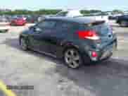 2013 Hyundai Veloster Turbo z VIN KMHTC6AE6DU085390, wystawiony jako IAAI lot #42032699 z przebiegiem 122 483 mil mil oraz . Historia ofert i sprzedaży dostępna na DreamBid. Obrazek 3.