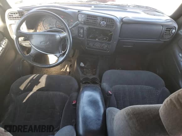 1998 Chevrolet Blazer LT z VIN 1GNDT13W2W2115668, wystawiony jako Copart lot #46636585 z przebiegiem Nie podano mil oraz Szkoda całkowita • Salvage title. Historia ofert i sprzedaży dostępna na DreamBid. Obrazek 8.