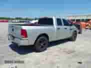 2013 Ram 1500 Express z VIN 1C6RR6FT1DS553131, wystawiony jako IAAI lot #42740236 z przebiegiem 208 491 mil mil oraz . Historia ofert i sprzedaży dostępna na DreamBid. Obrazek 4.