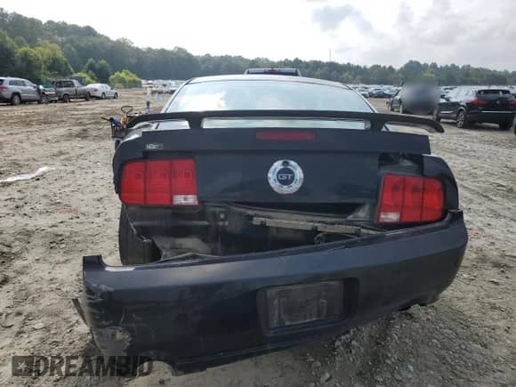2006 Ford Mustang GT Deluxe z VIN 1ZVHT82H865148692, wystawiony jako Copart lot #67680825 z przebiegiem 227 694 mil mil oraz Szkoda całkowita • Salvage title. Historia ofert i sprzedaży dostępna na DreamBid. Obrazek 6.