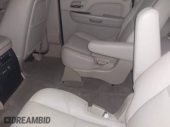 2013 Cadillac Escalade ESV Luxury с VIN 1GYS4HEF9DR227157, выставлен на аукционе IAAI как лот 41972793 с пробегом 114 314 миль миль и . История ставок и продаж доступна на DreamBid. Изображение 8.