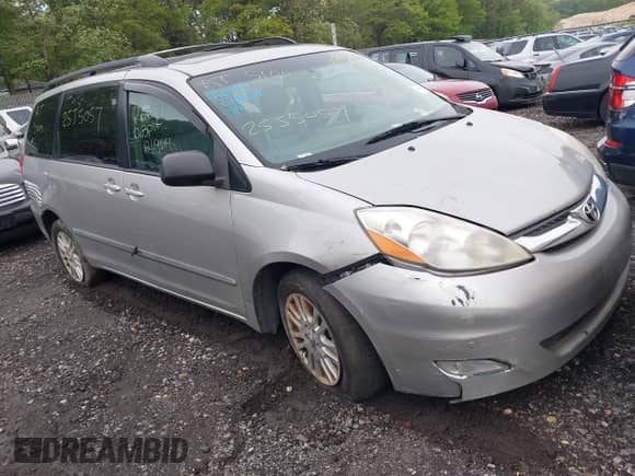 2008 Toyota Sienna XLE z VIN 5TDBK22C78S012774, wystawiony jako IAAI lot #42290495 z przebiegiem Nie podano mil oraz . Historia ofert i sprzedaży dostępna na DreamBid. Obrazek 1.
