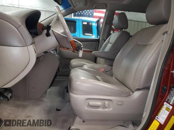 2010 Toyota Sienna XLE с VIN 5TDDK4CC4AS028813, выставлен на аукционе Copart как лот 63802995 с пробегом 106 123 миль миль и Чистый • Clean title. История ставок и продаж доступна на DreamBid. Изображение 7.