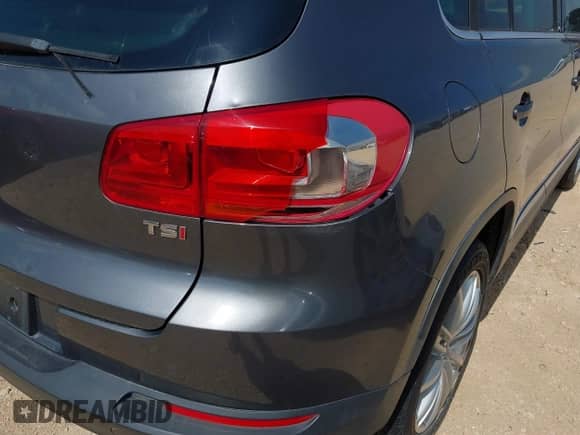 2016 Volkswagen Tiguan S z VIN WVGAV7AX4GW574940, wystawiony jako IAAI lot #42331396 z przebiegiem 81 711 mil mil oraz . Historia ofert i sprzedaży dostępna na DreamBid. Obrazek 17.