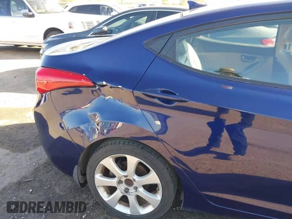 2013 Hyundai Elantra Limited z VIN 5NPDH4AE4DH253827, wystawiony jako IAAI lot #43314866 z przebiegiem 184 433 mil mil oraz . Historia ofert i sprzedaży dostępna na DreamBid. Obrazek 6.