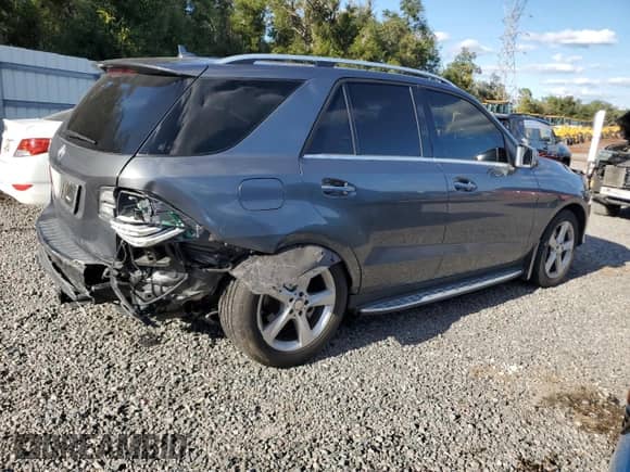 2017 Mercedes-Benz GLE 350 z VIN 4JGDA5JB2HA828998, wystawiony jako Copart lot #82496445 z przebiegiem 111 085 mil mil oraz Szkoda całkowita • Salvage title. Historia ofert i sprzedaży dostępna na DreamBid. Obrazek 3.