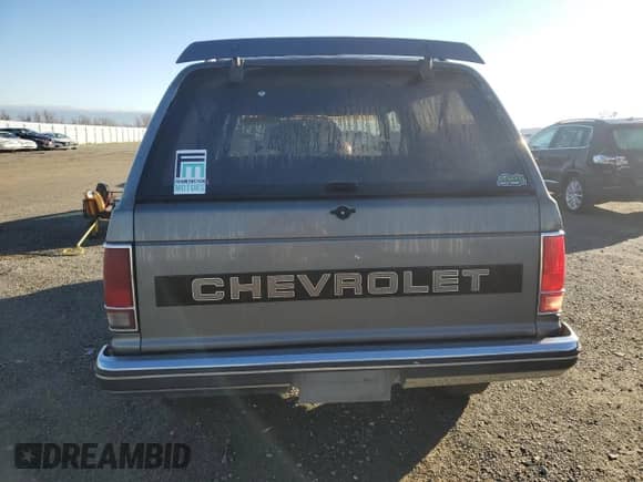1989 Chevrolet Blazer with VIN 1GNCT18Z5K8186529, listed as a Copart auction lot 87272064 with 196,481 mi miles and Clean title. Bid and sale history available at DreamBid. Image 6.