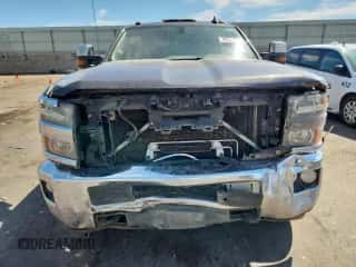 2016 Chevrolet Silverado 2500HD LTZ z VIN 1GC1KWE80GF193077, wystawiony jako Copart lot #80343065 z przebiegiem 251 081 mil mil oraz Szkoda całkowita • Salvage title. Historia ofert i sprzedaży dostępna na DreamBid. Obrazek 5.