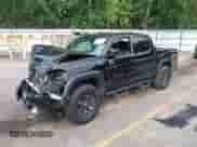 2023 Toyota Tacoma SR z VIN 3TMCZ5AN2PM585925, wystawiony jako IAAI lot #43009810 z przebiegiem 43 671 mil mil oraz . Historia ofert i sprzedaży dostępna na DreamBid. Obrazek 18.