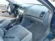 2003 Honda Accord LX z VIN 3HGCM56323G711071, wystawiony jako IAAI lot #43275299 z przebiegiem 296 706 mil mil oraz . Historia ofert i sprzedaży dostępna na DreamBid. Obrazek 5.