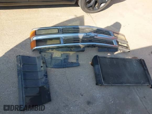 1999 Chevrolet Suburban с VIN 1GNFK16R2XJ491229, выставлен на аукционе IAAI как лот 43294058 с пробегом 318 485 миль миль и . История ставок и продаж доступна на DreamBid. Изображение 12.