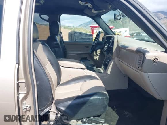 2005 Chevrolet Suburban LS с VIN 3GNEC16ZX5G195298, выставлен на аукционе IAAI как лот 42130671 с пробегом 181 094 миль миль и . История ставок и продаж доступна на DreamBid. Изображение 5.
