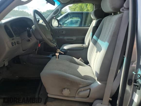 2004 Toyota Tundra SR5 z VIN 5TBBT44184S439680, wystawiony jako Copart lot #69971965 z przebiegiem 219 367 mil mil oraz Czysty tytuł • Clean title. Historia ofert i sprzedaży dostępna na DreamBid. Obrazek 7.