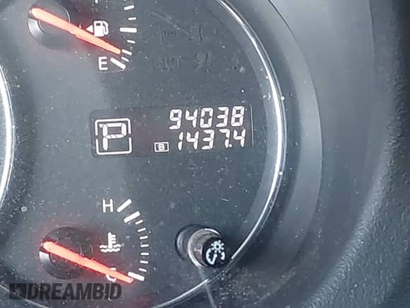 2014 Nissan Maxima SV z VIN 1N4AA5AP4EC458095, wystawiony jako IAAI lot #43038478 z przebiegiem 94 038 mil mil oraz . Historia ofert i sprzedaży dostępna na DreamBid. Obrazek 14.