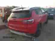 2019 Jeep Compass Altitude z VIN 3C4NJCBB4KT755810, wystawiony jako IAAI lot #41197022 z przebiegiem 66 456 mil mil oraz . Historia ofert i sprzedaży dostępna na DreamBid. Obrazek 4.