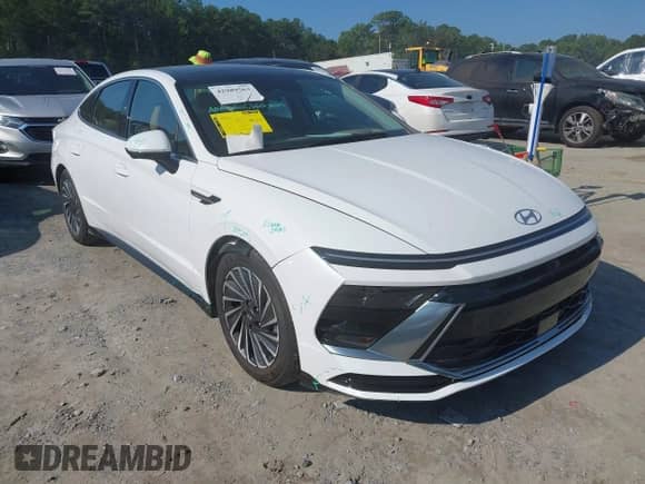 2025 Hyundai Sonata Limited с VIN KMHL54JJ7SA122960, выставлен на аукционе IAAI как лот 42989563 с пробегом 3 050 миль миль и . История ставок и продаж доступна на DreamBid. Изображение 1.