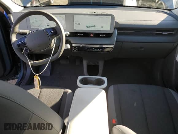 2023 Hyundai Ioniq 5 SE с VIN KM8KMDAF7PU136552, выставлен на аукционе Copart как лот 47830223 с пробегом 7 676 миль миль и . История ставок и продаж доступна на DreamBid. Изображение 8.