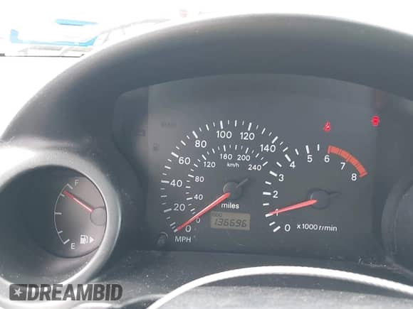 2001 Dodge Stratus SE z VIN 4B3AG42G81E111580, wystawiony jako IAAI lot #42669302 z przebiegiem 136 696 mil mil oraz . Historia ofert i sprzedaży dostępna na DreamBid. Obrazek 7.