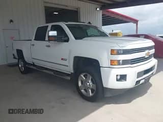 2018 Chevrolet Silverado 2500HD LT z VIN 1GC1KVEG0JF262469, wystawiony jako IAAI lot #41835871 z przebiegiem 122 228 mil mil oraz . Historia ofert i sprzedaży dostępna na DreamBid. Obrazek 1.