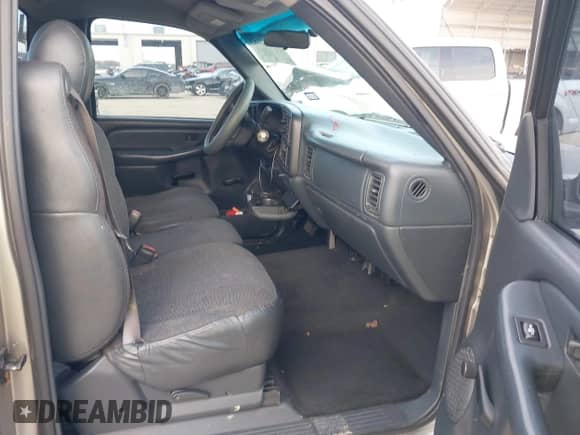 2000 Chevrolet Silverado 1500 z VIN 1GCEC14W6YZ361158, wystawiony jako IAAI lot #41682163 z przebiegiem 167 069 mil mil oraz . Historia ofert i sprzedaży dostępna na DreamBid. Obrazek 5.